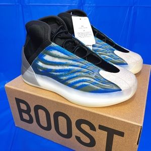 YEEZY QNTM KIDS SIZE 3  GZ8871